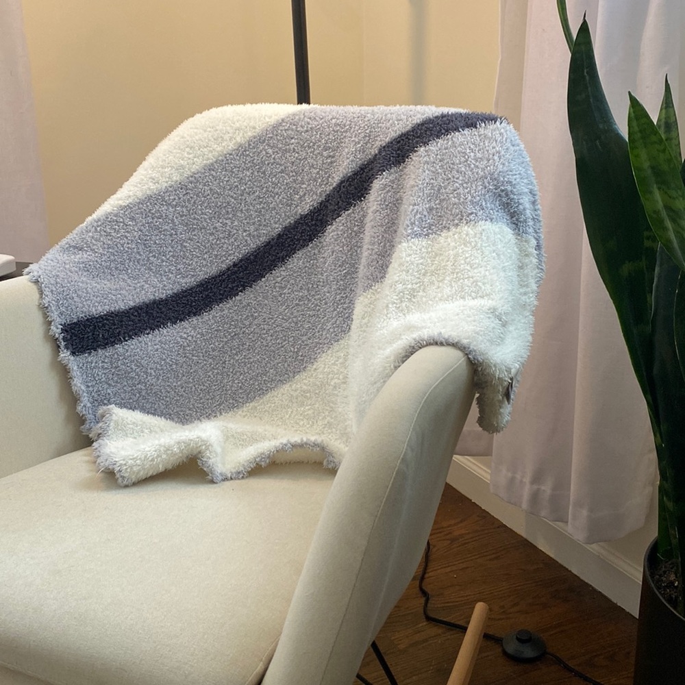 EUC Barefoot Dreams Blanket